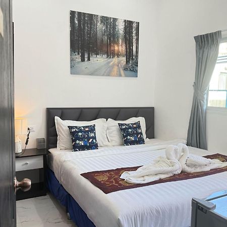 Heaven House Restro & Bar Hotel Patong Екстериор снимка