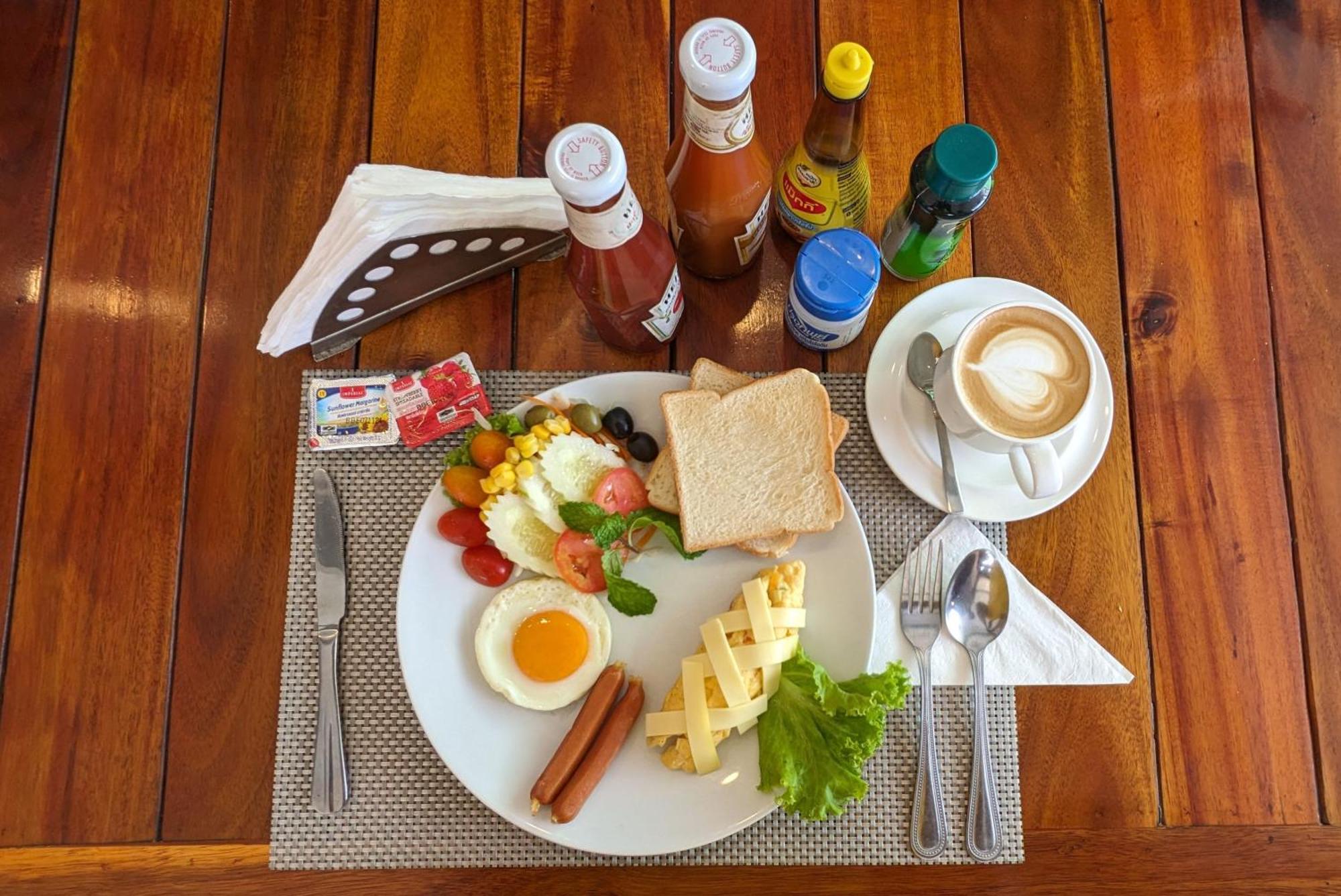 Heaven House Restro & Bar Hotel Patong Екстериор снимка