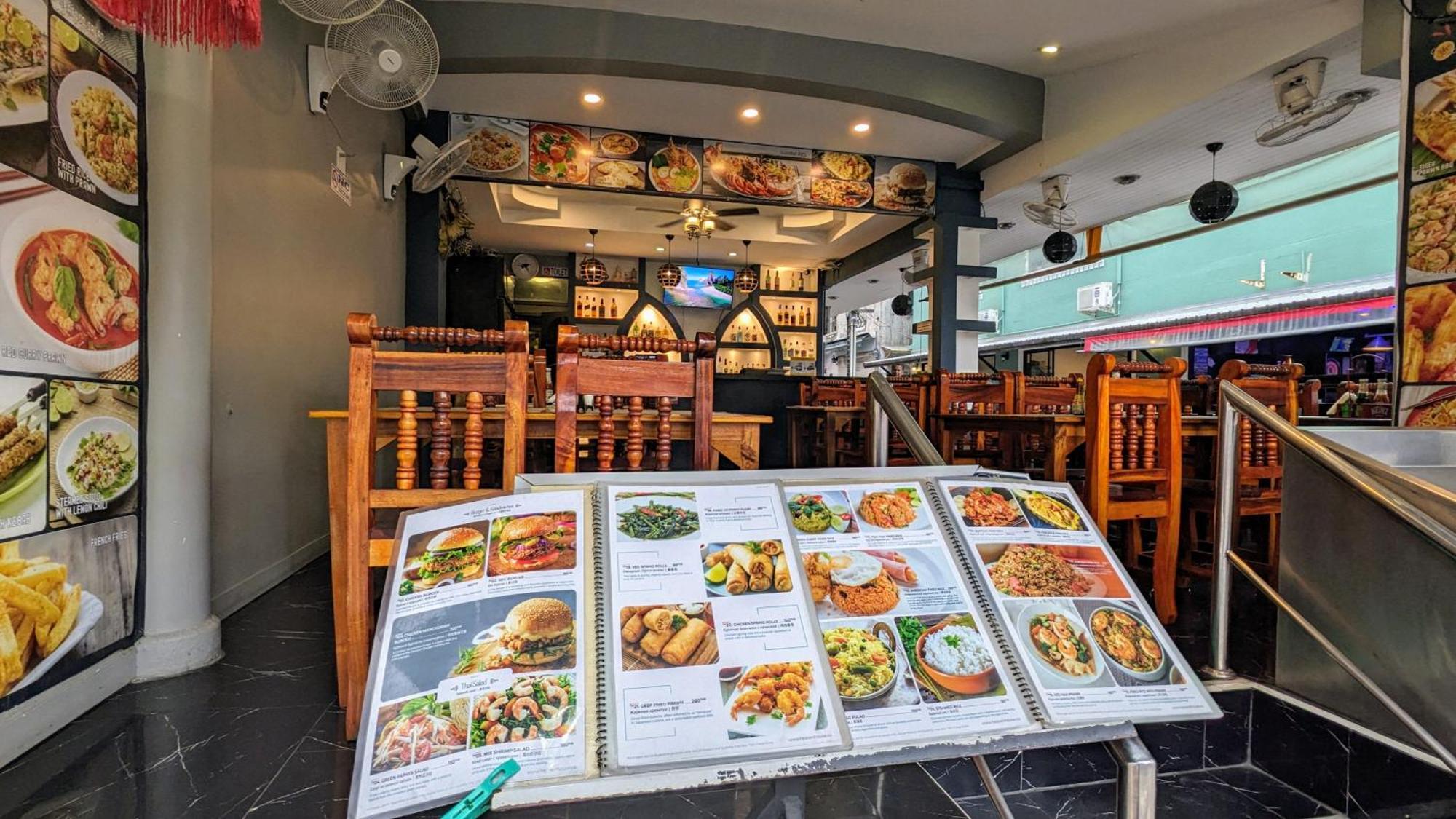 Heaven House Restro & Bar Hotel Patong Екстериор снимка