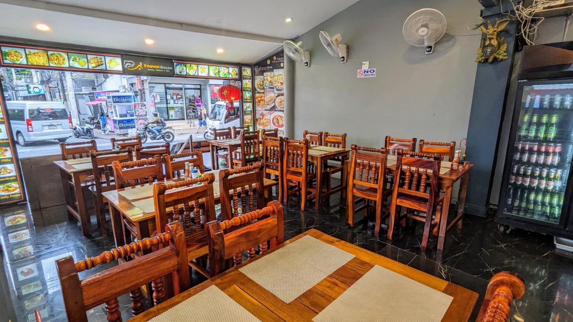 Heaven House Restro & Bar Hotel Patong Екстериор снимка