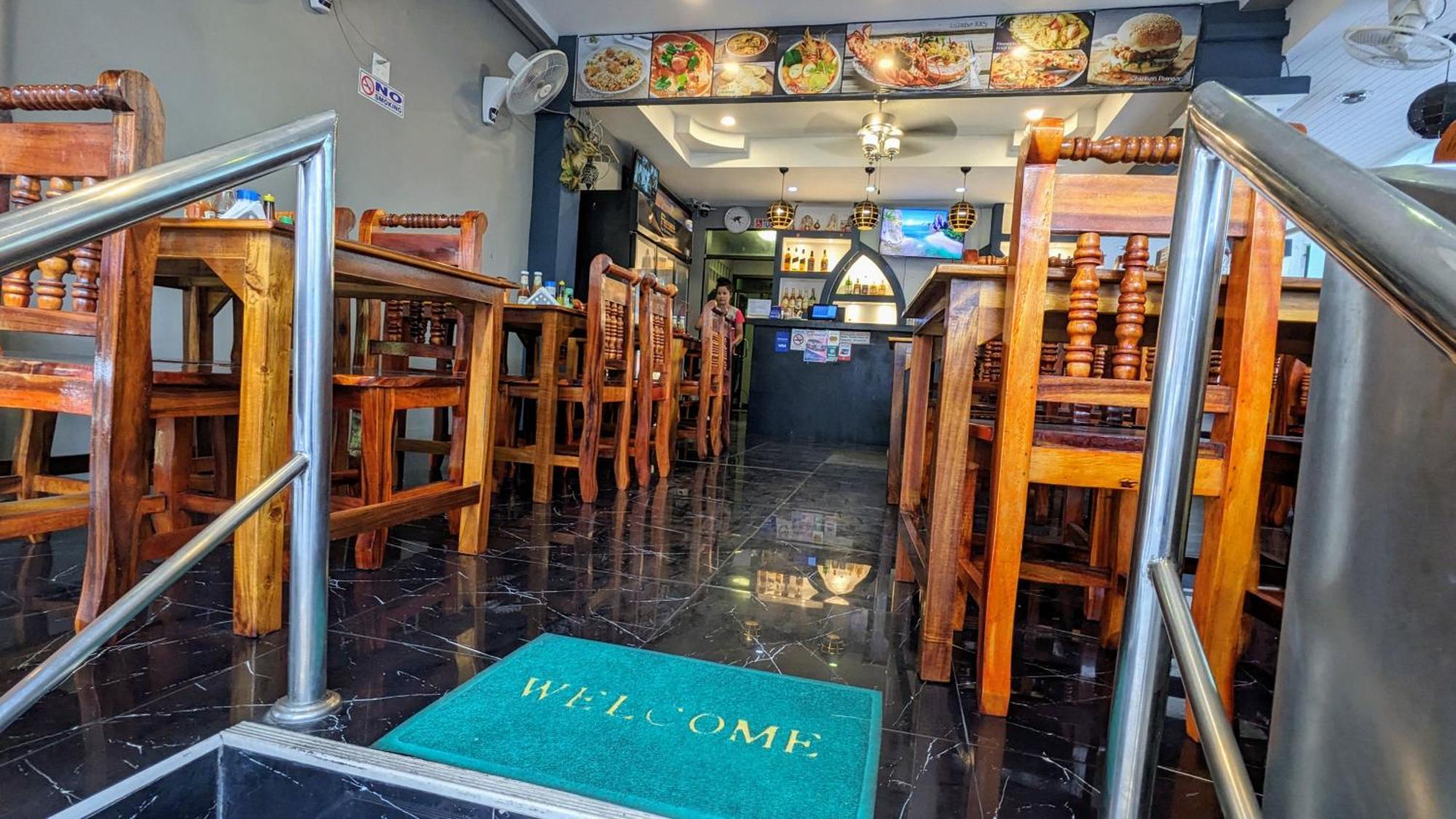 Heaven House Restro & Bar Hotel Patong Екстериор снимка
