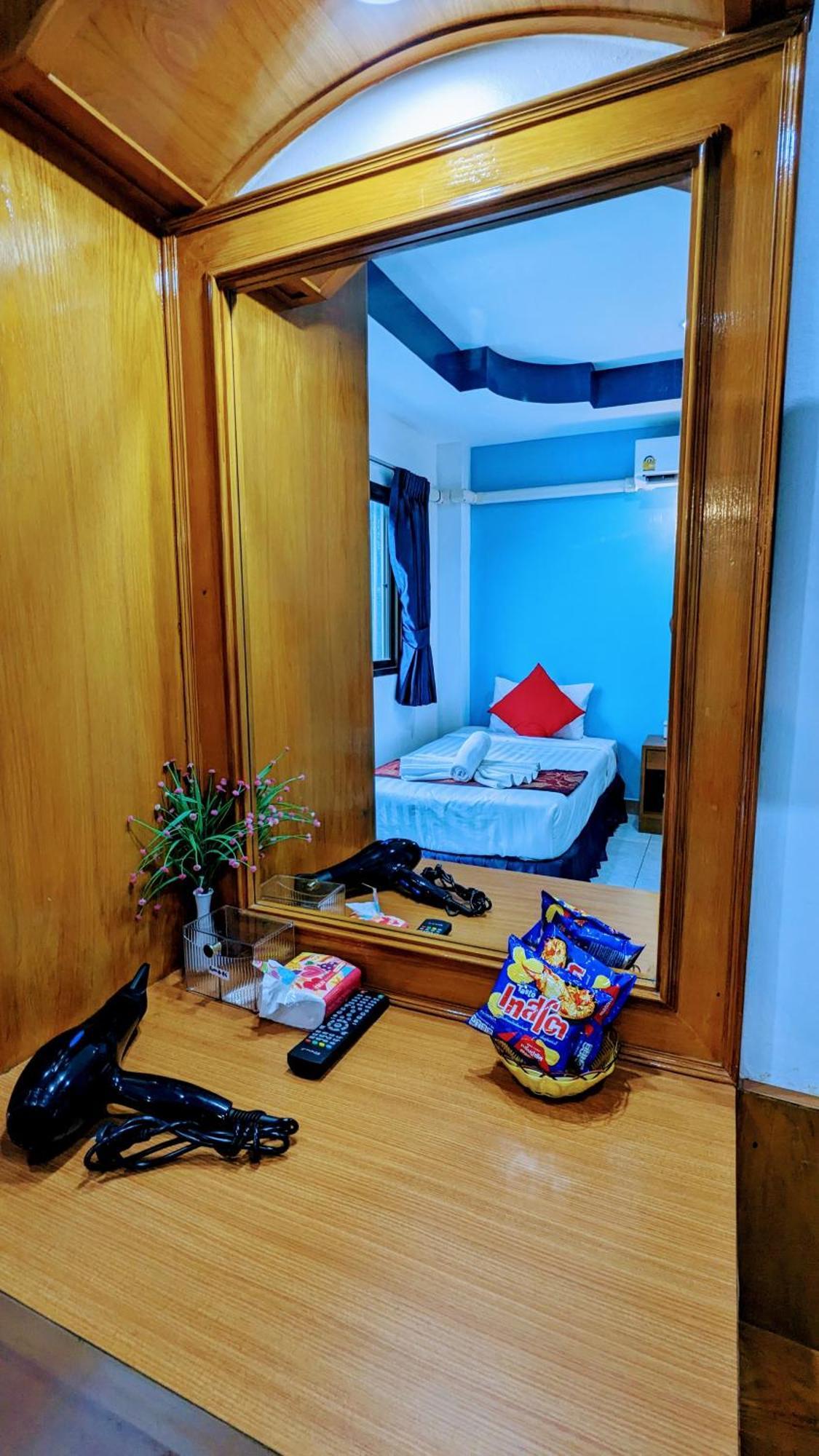 Heaven House Restro & Bar Hotel Patong Екстериор снимка
