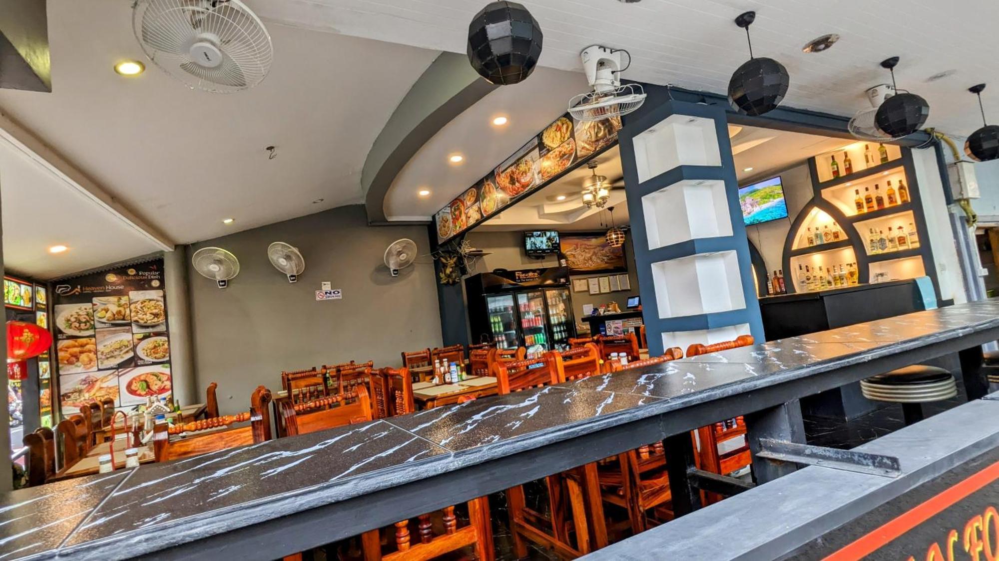 Heaven House Restro & Bar Hotel Patong Екстериор снимка