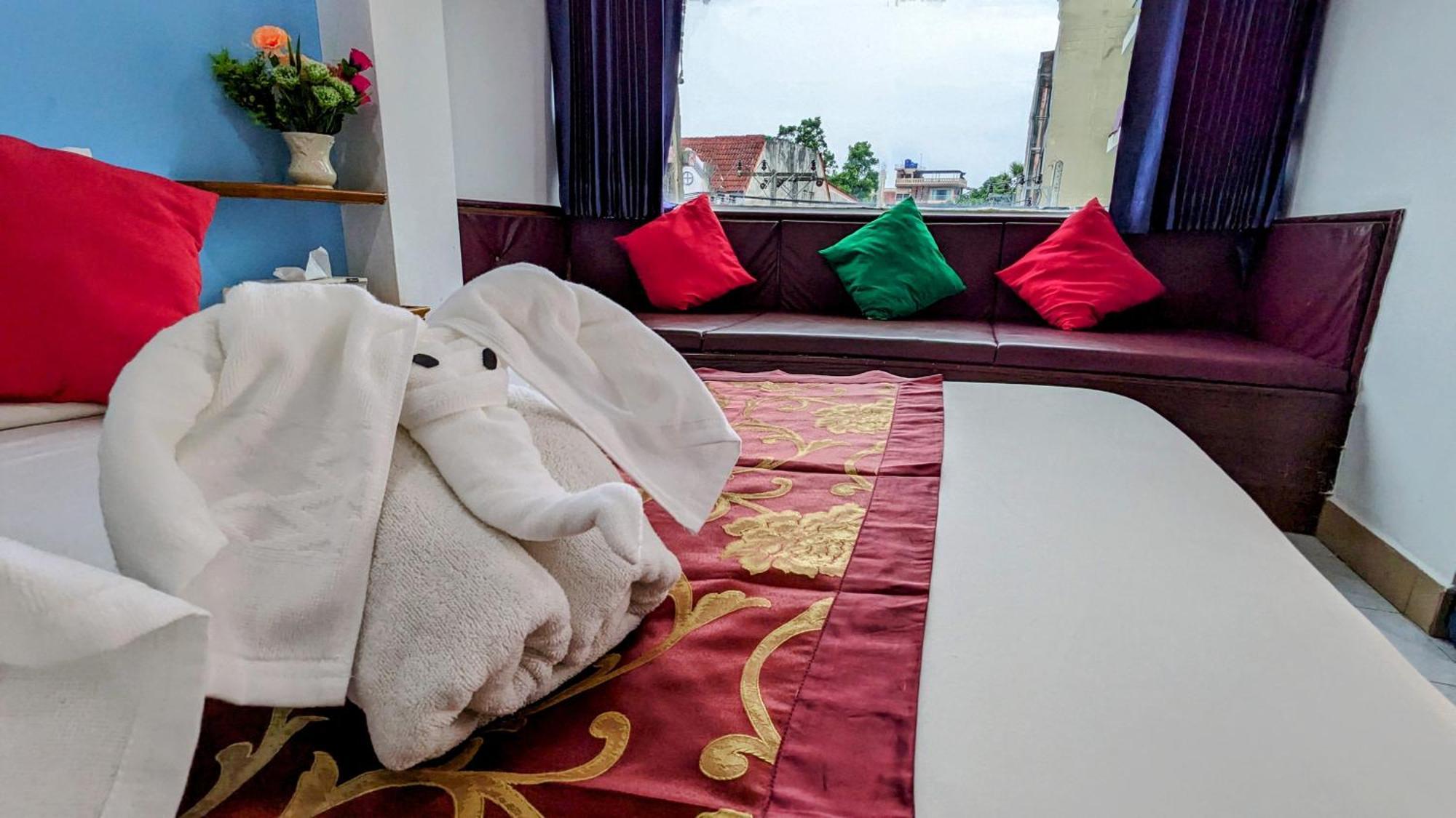 Heaven House Restro & Bar Hotel Patong Екстериор снимка