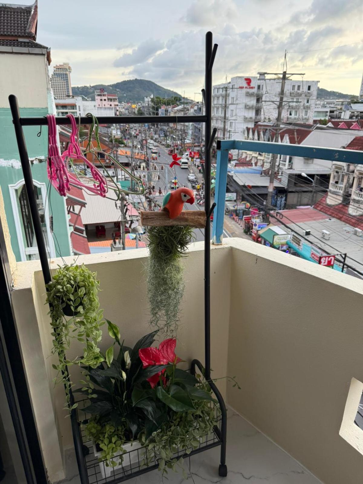 Heaven House Restro & Bar Hotel Patong Екстериор снимка