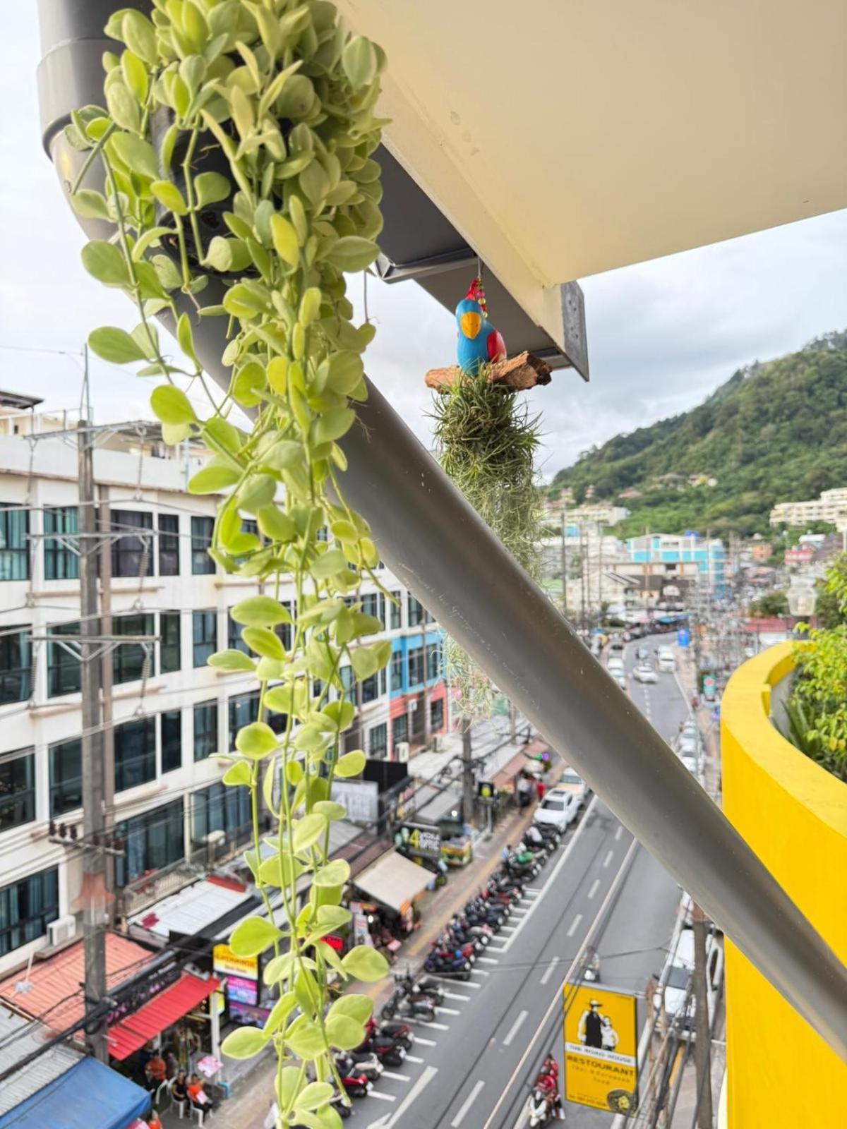 Heaven House Restro & Bar Hotel Patong Екстериор снимка