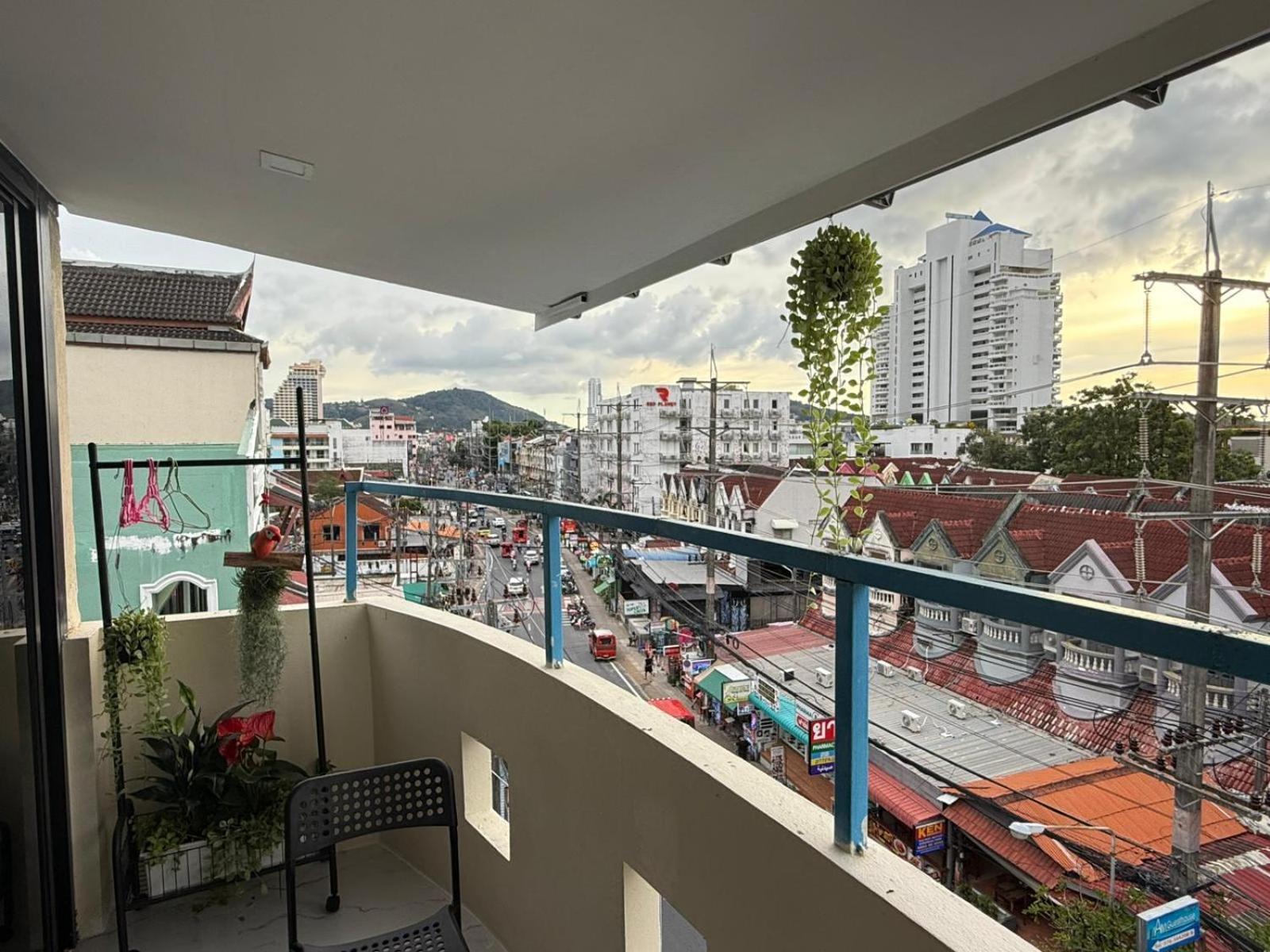 Heaven House Restro & Bar Hotel Patong Екстериор снимка