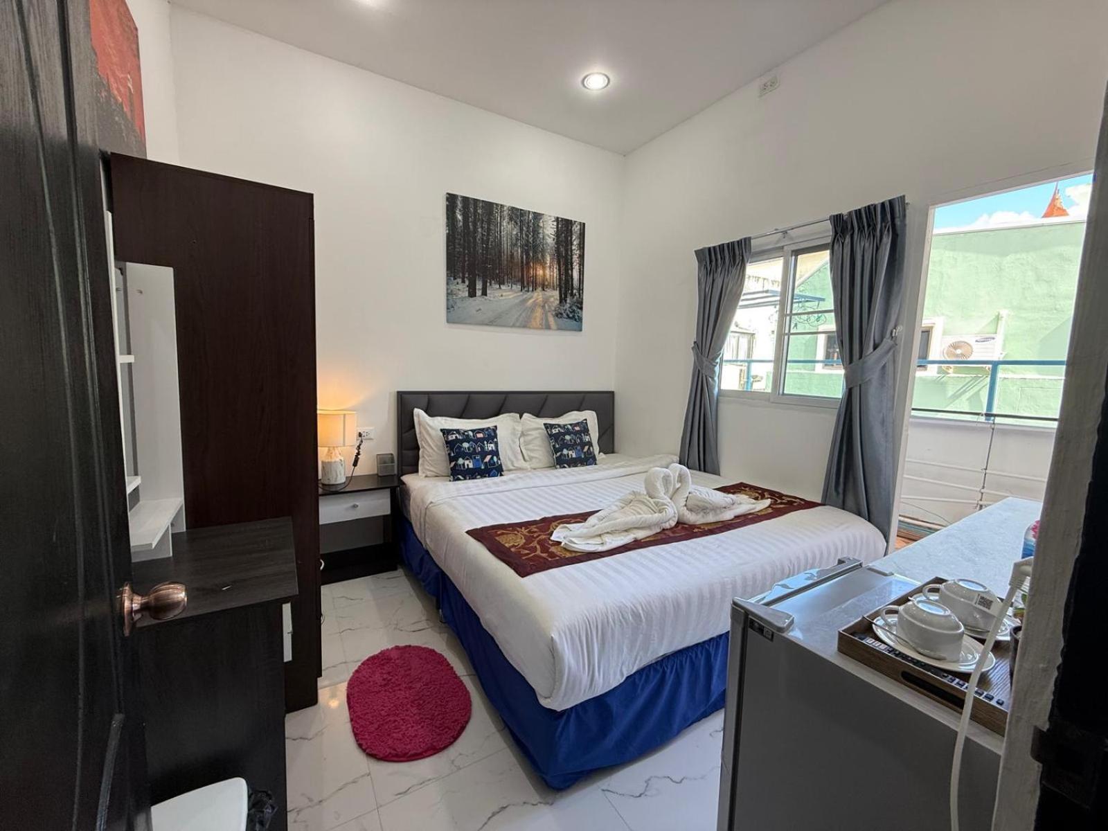 Heaven House Restro & Bar Hotel Patong Екстериор снимка